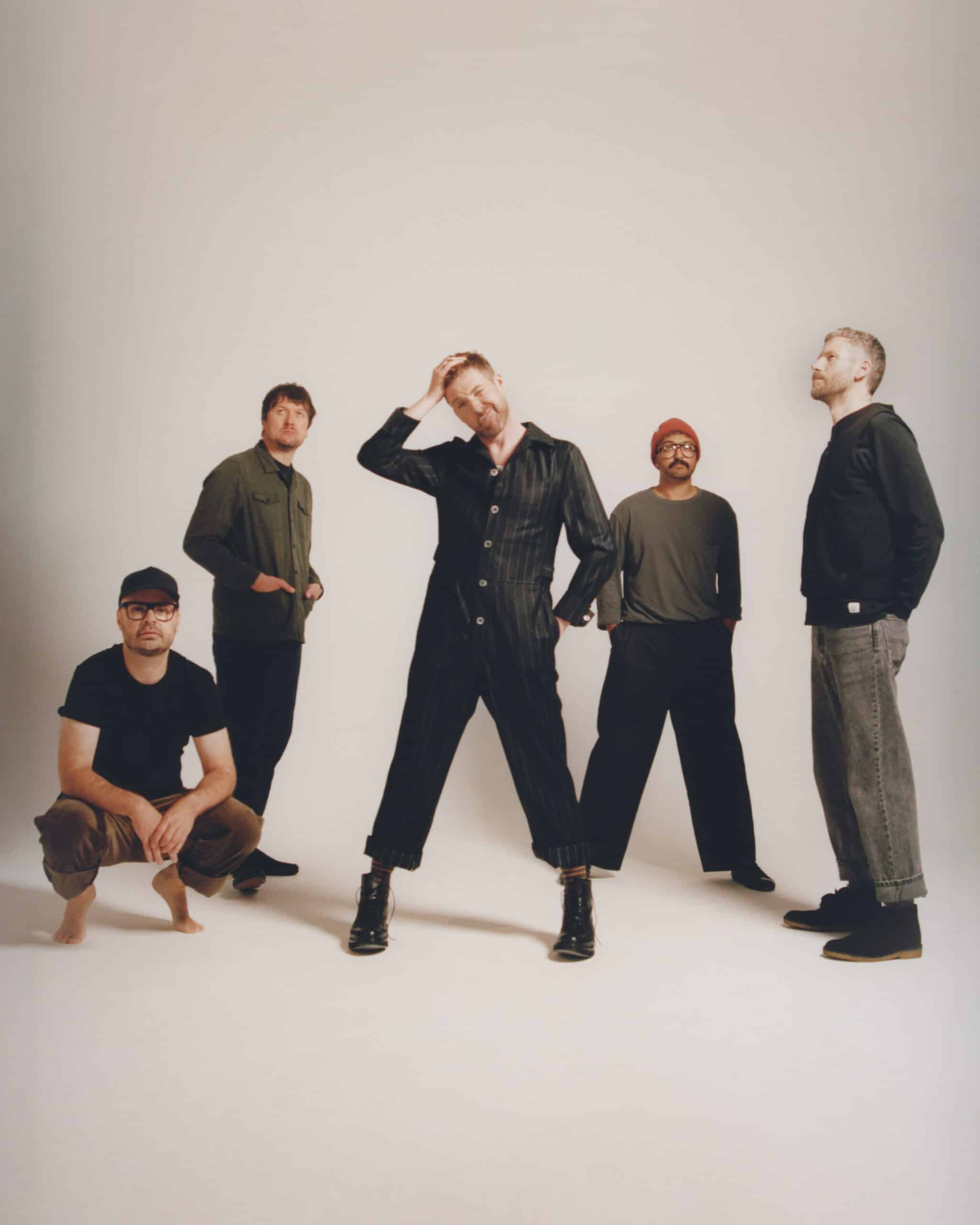KAISER CHIEFS BAND PHOTO